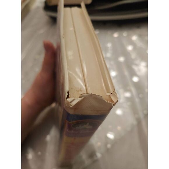 Walt Disney POCAHONTAS VHS Tape (Clamshell) 1995 - Picture 3 of 7